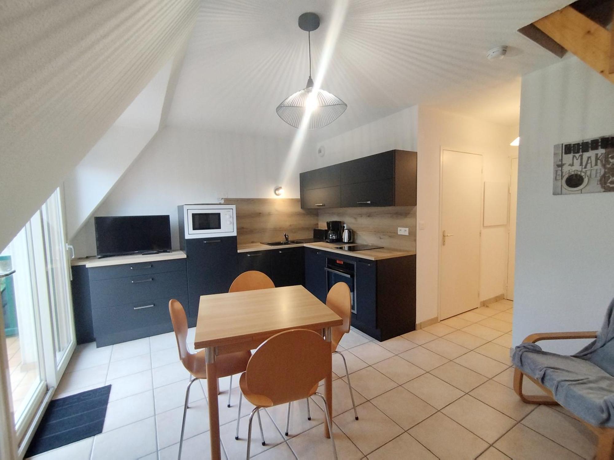 A 300m - 4 Personnes - Parking Prive Apartment